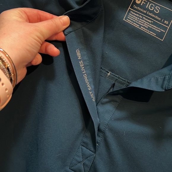 Figs Rafaela Deep Reef Scrub Top - Picture 4 of 5